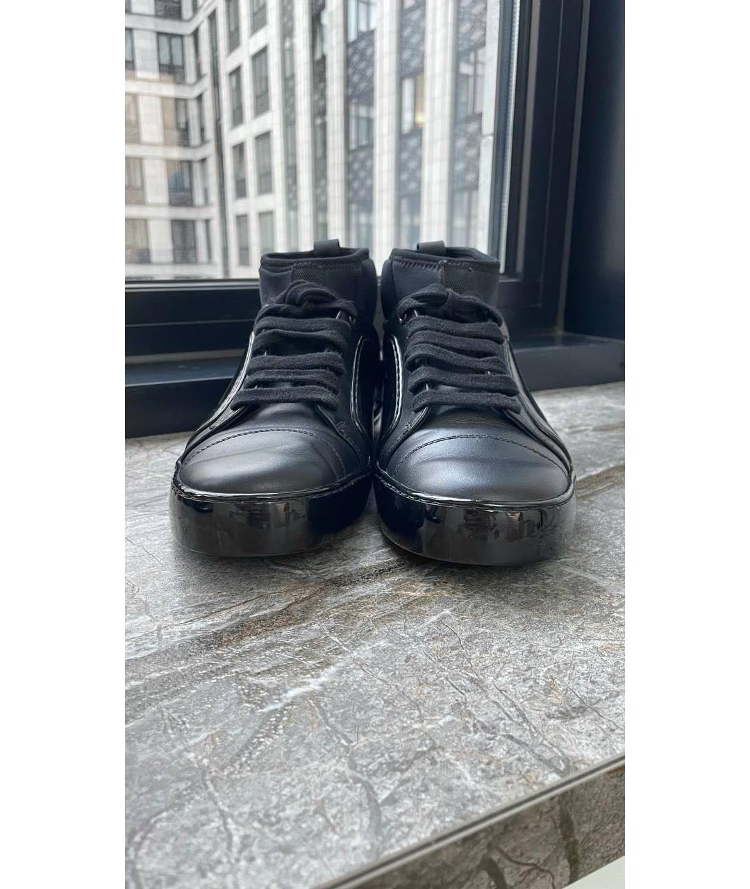 CHANEL Черные кроссовки из лакированной кожи, фото 2