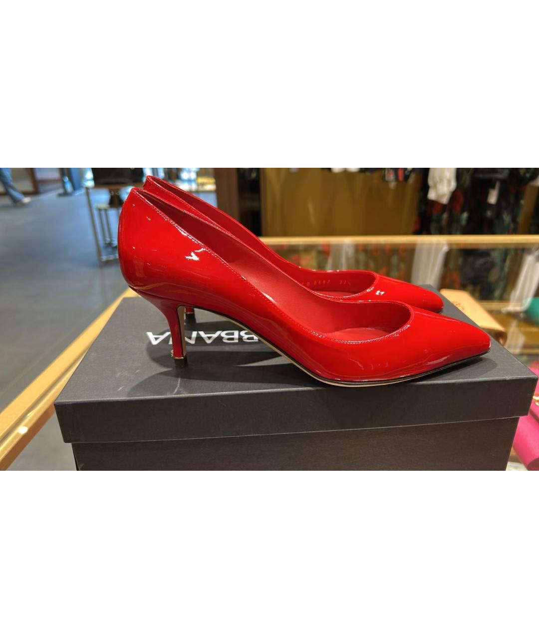 DOLCE&GABBANA Красные лодочки на низком каблуке из лакированной кожи, фото 7