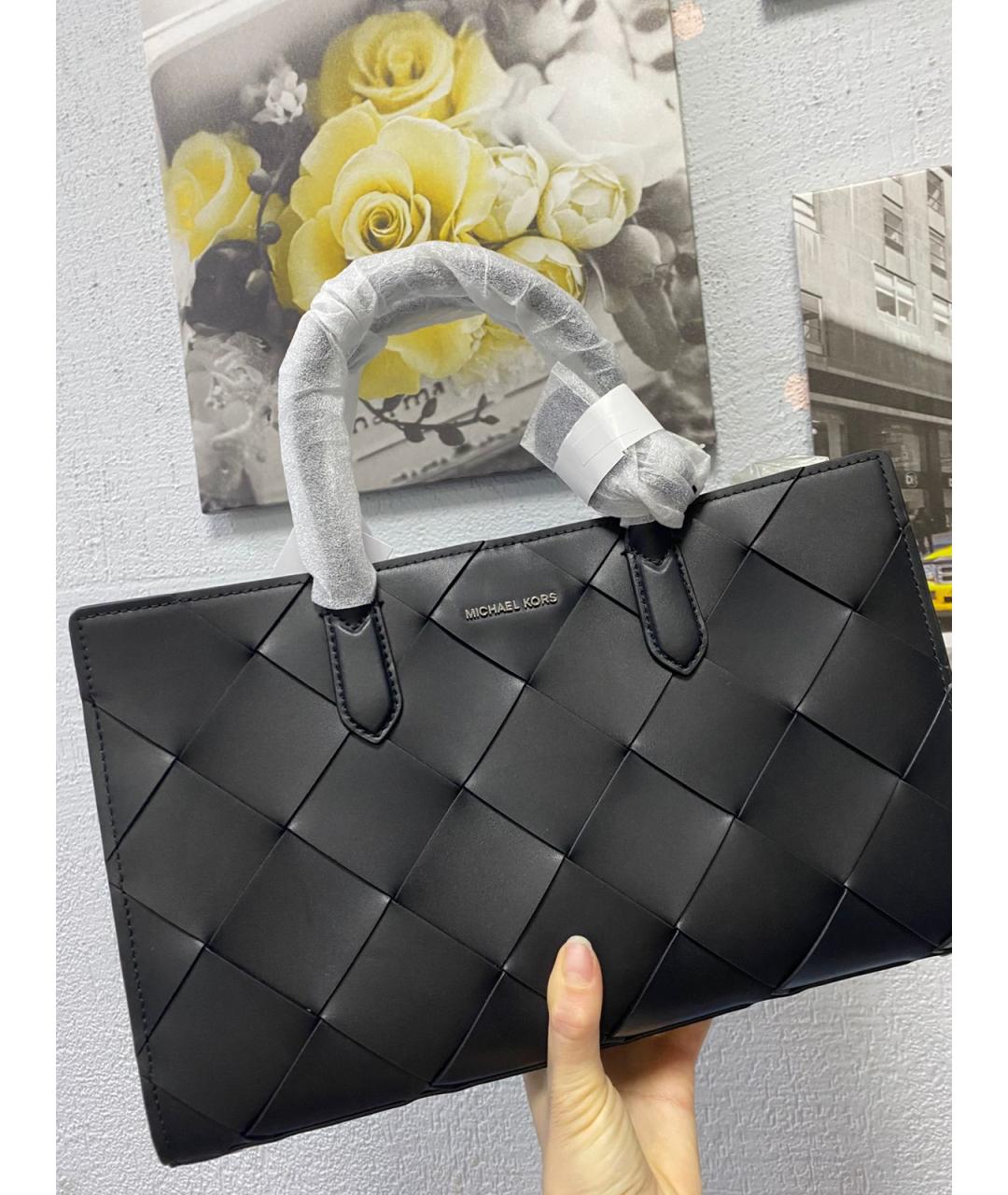 MICHAEL MICHAEL KORS Черная кожаная сумка с короткими ручками, фото 2