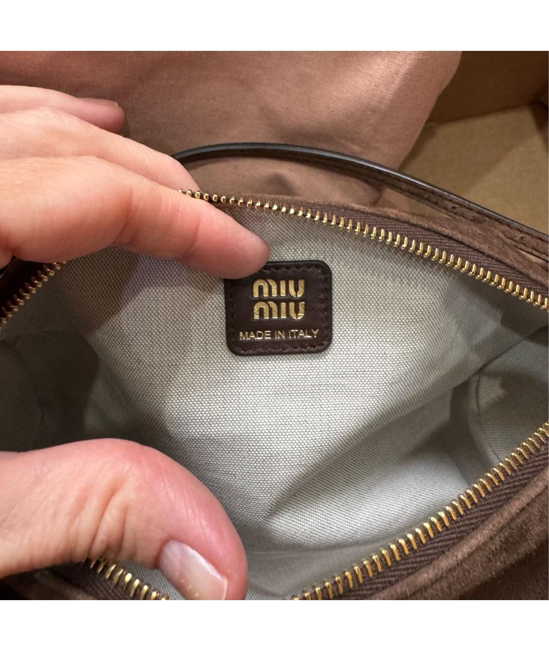 MIU MIU Коричневая замшевая сумка с короткими ручками, фото 3