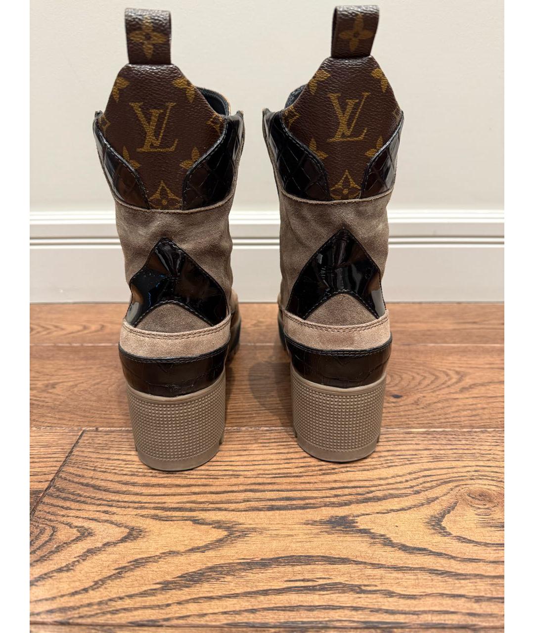 LOUIS VUITTON Коричневые замшевые ботинки, фото 4