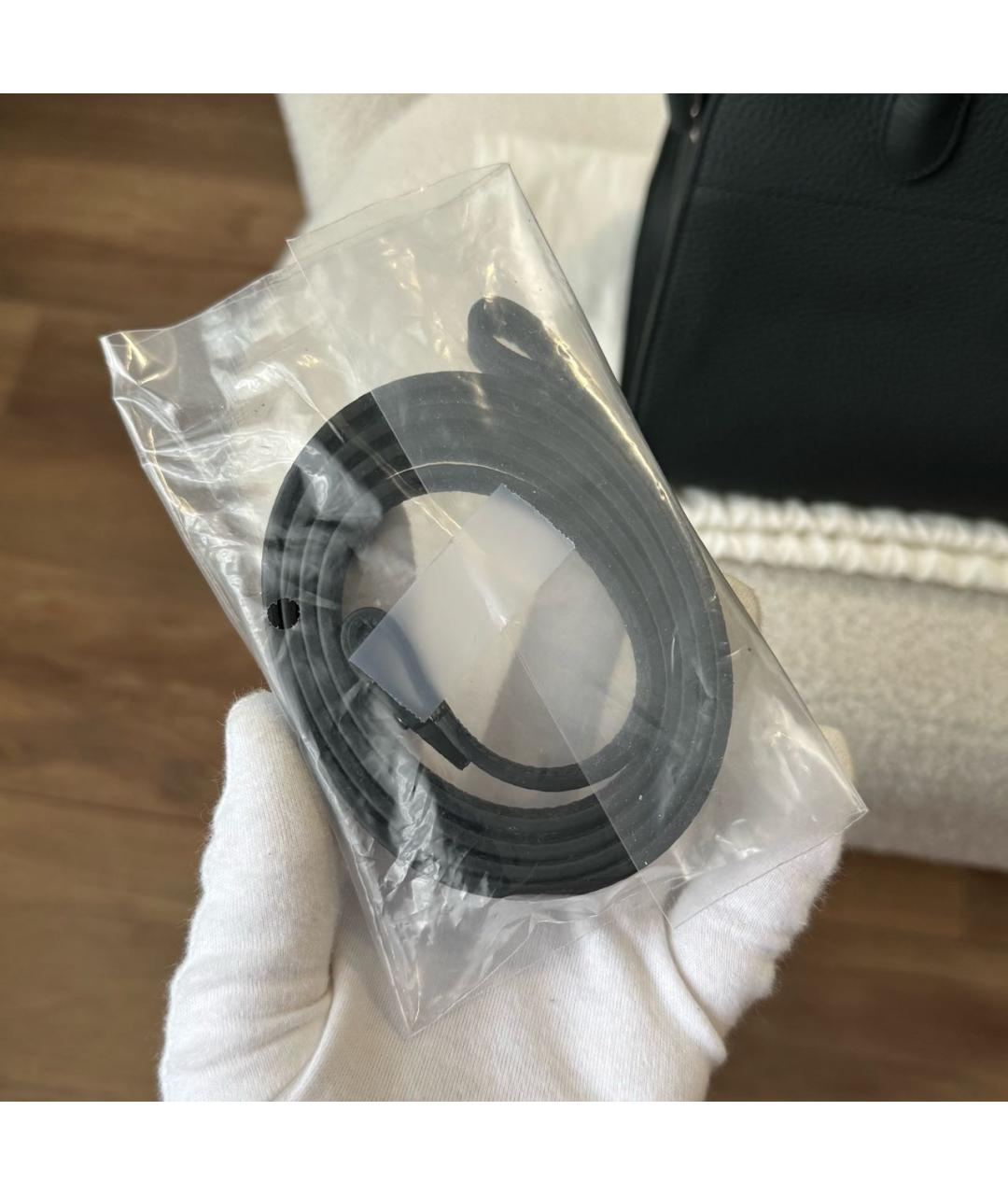 THE ROW Черная кожаная сумка с короткими ручками, фото 8