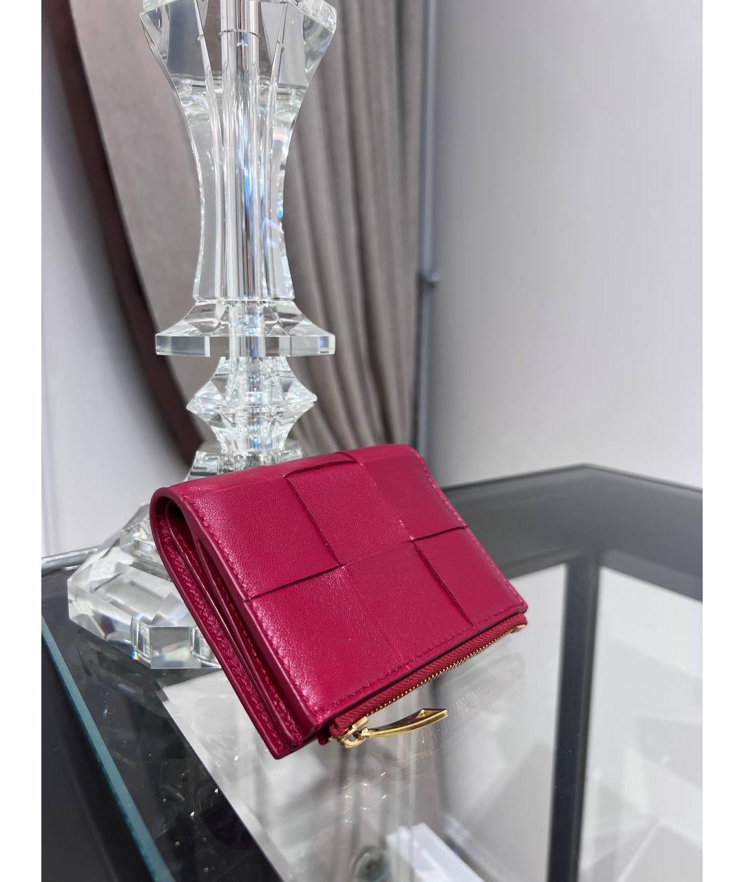 BOTTEGA VENETA Розовый кожаный кошелек, фото 3