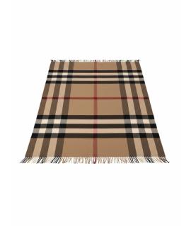 BURBERRY Покрывало и плед