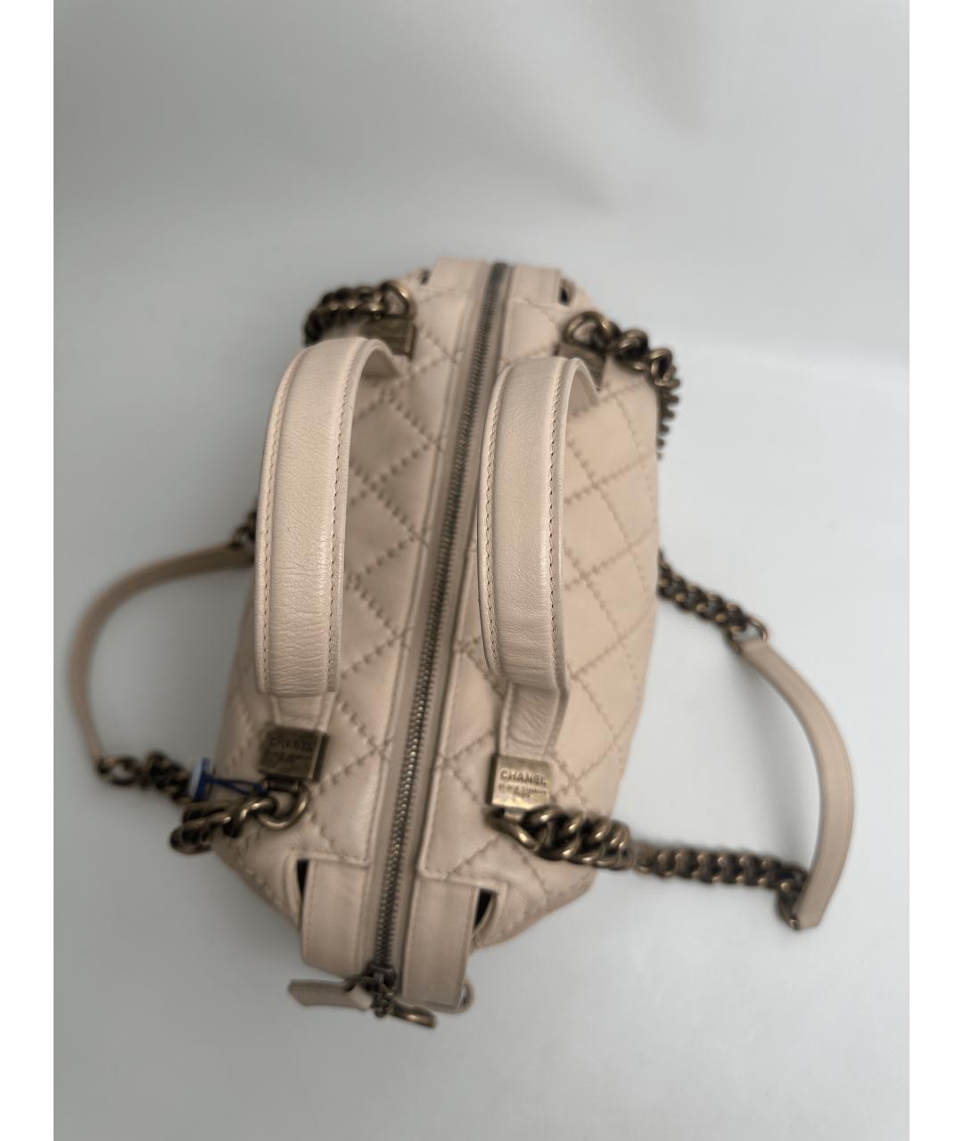 CHANEL Бежевая кожаная сумка с короткими ручками, фото 6