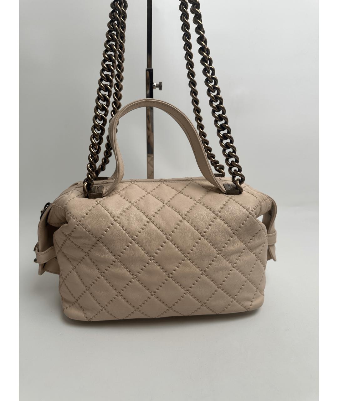 CHANEL Бежевая кожаная сумка с короткими ручками, фото 5
