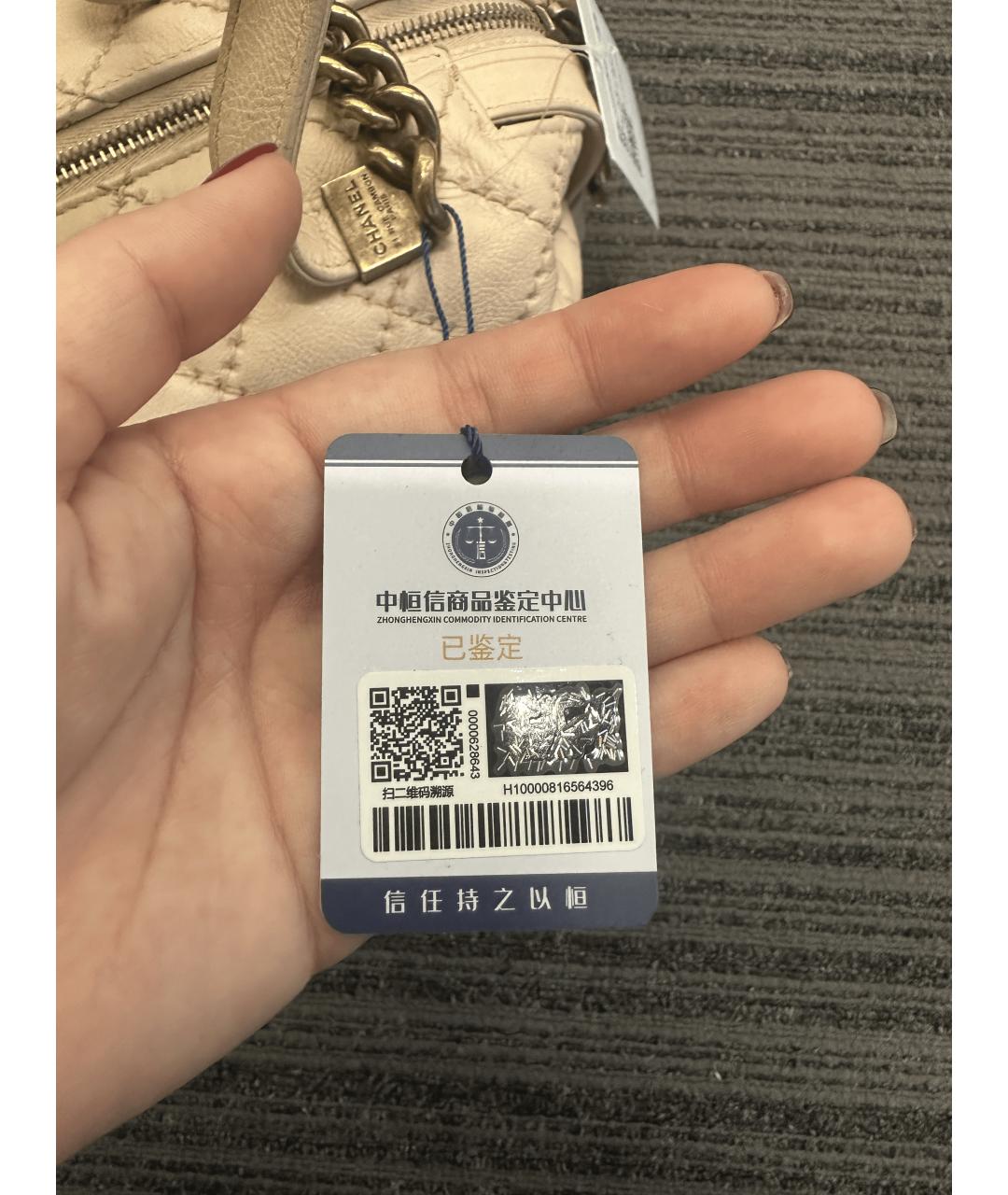 CHANEL Бежевая кожаная сумка с короткими ручками, фото 4