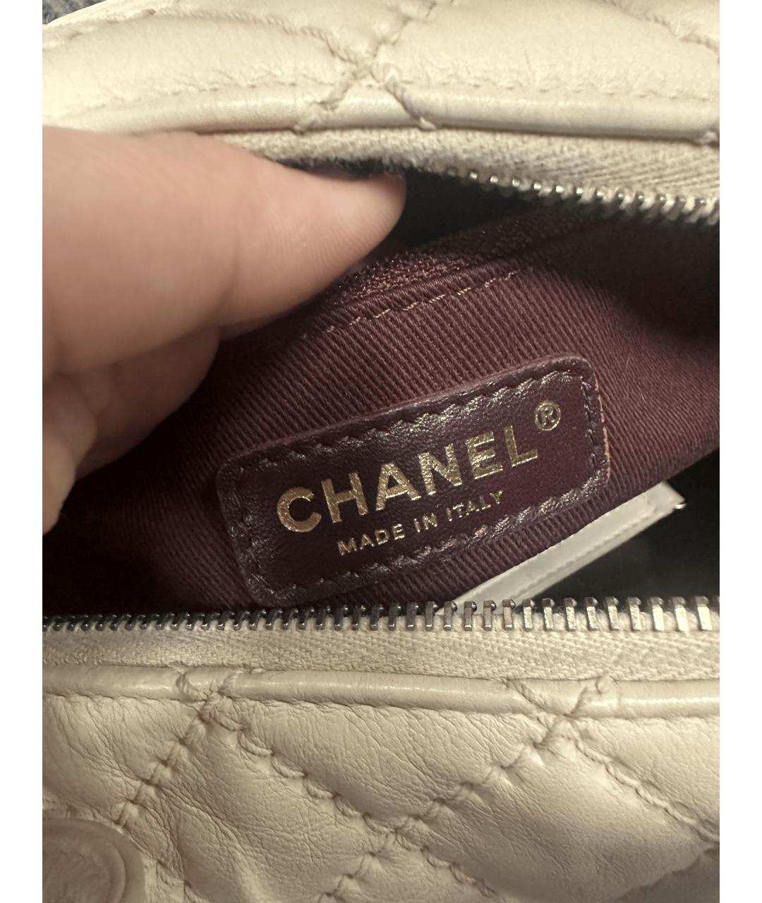 CHANEL Бежевая кожаная сумка с короткими ручками, фото 9