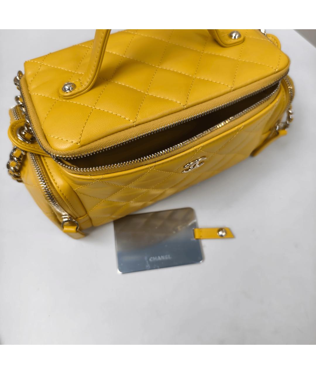 CHANEL Желтая кожаная сумка с короткими ручками, фото 6