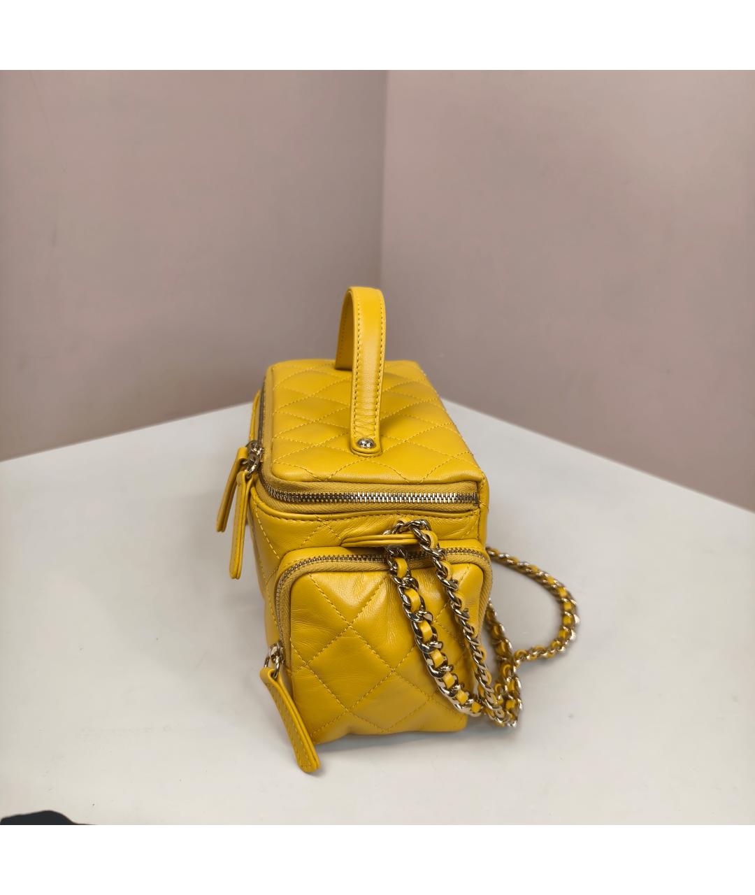 CHANEL Желтая кожаная сумка с короткими ручками, фото 7