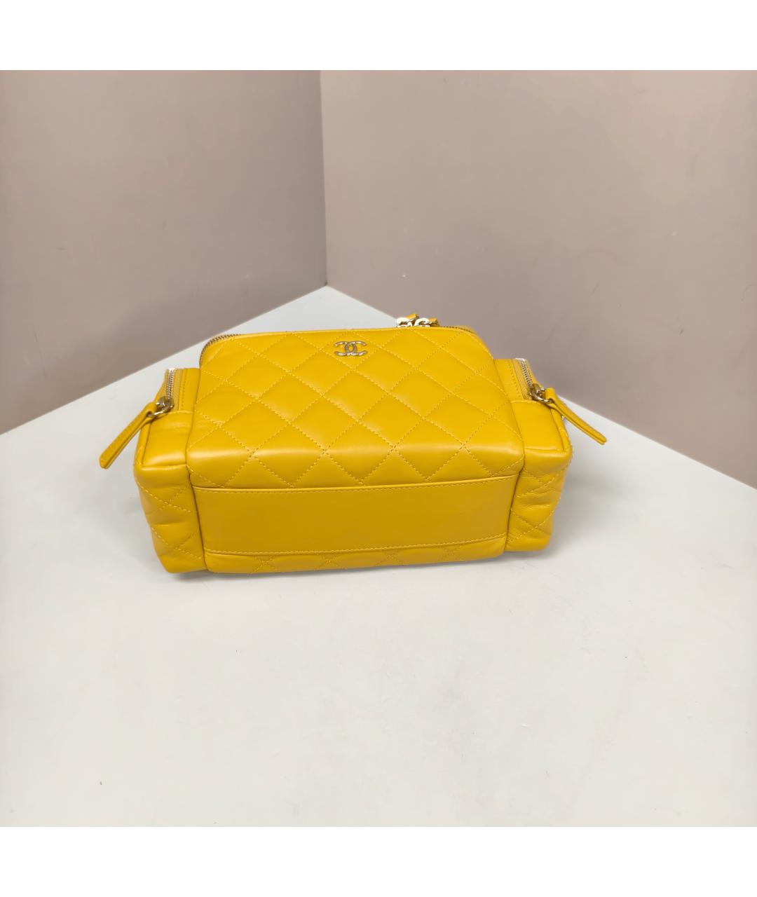 CHANEL Желтая кожаная сумка с короткими ручками, фото 9