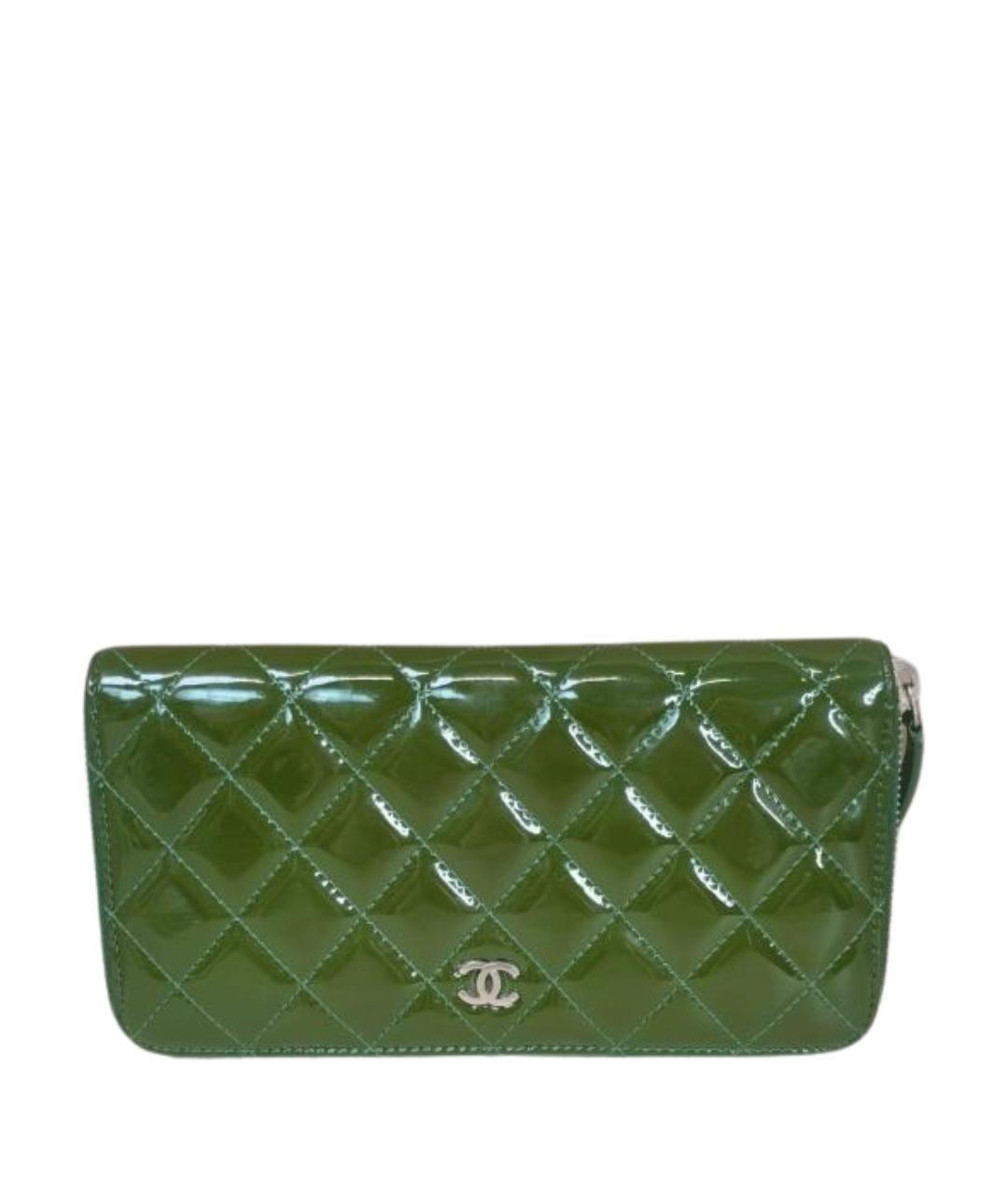 CHANEL Зеленый кошелек из лакированной кожи, фото 1