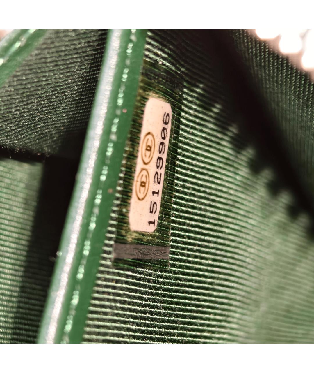 CHANEL Зеленый кошелек из лакированной кожи, фото 4