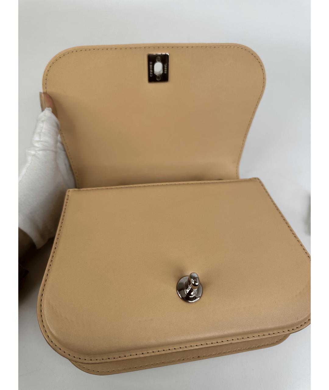 CHANEL Бежевая кожаная сумка через плечо, фото 5