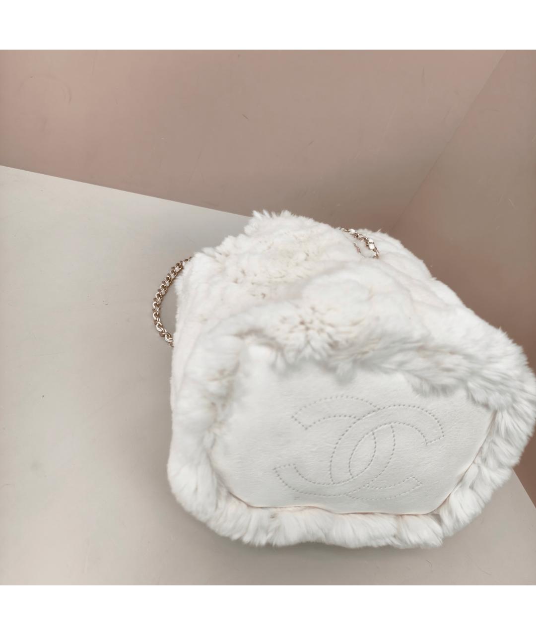 CHANEL Белая меховая сумка через плечо, фото 2