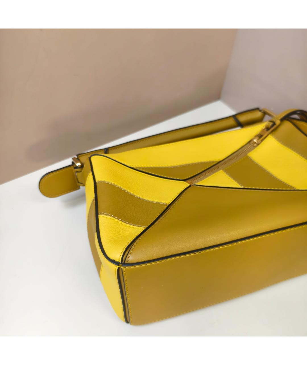 LOEWE Желтая кожаная сумка с короткими ручками, фото 2