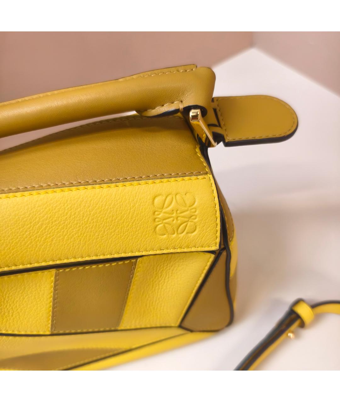 LOEWE Желтая кожаная сумка с короткими ручками, фото 4