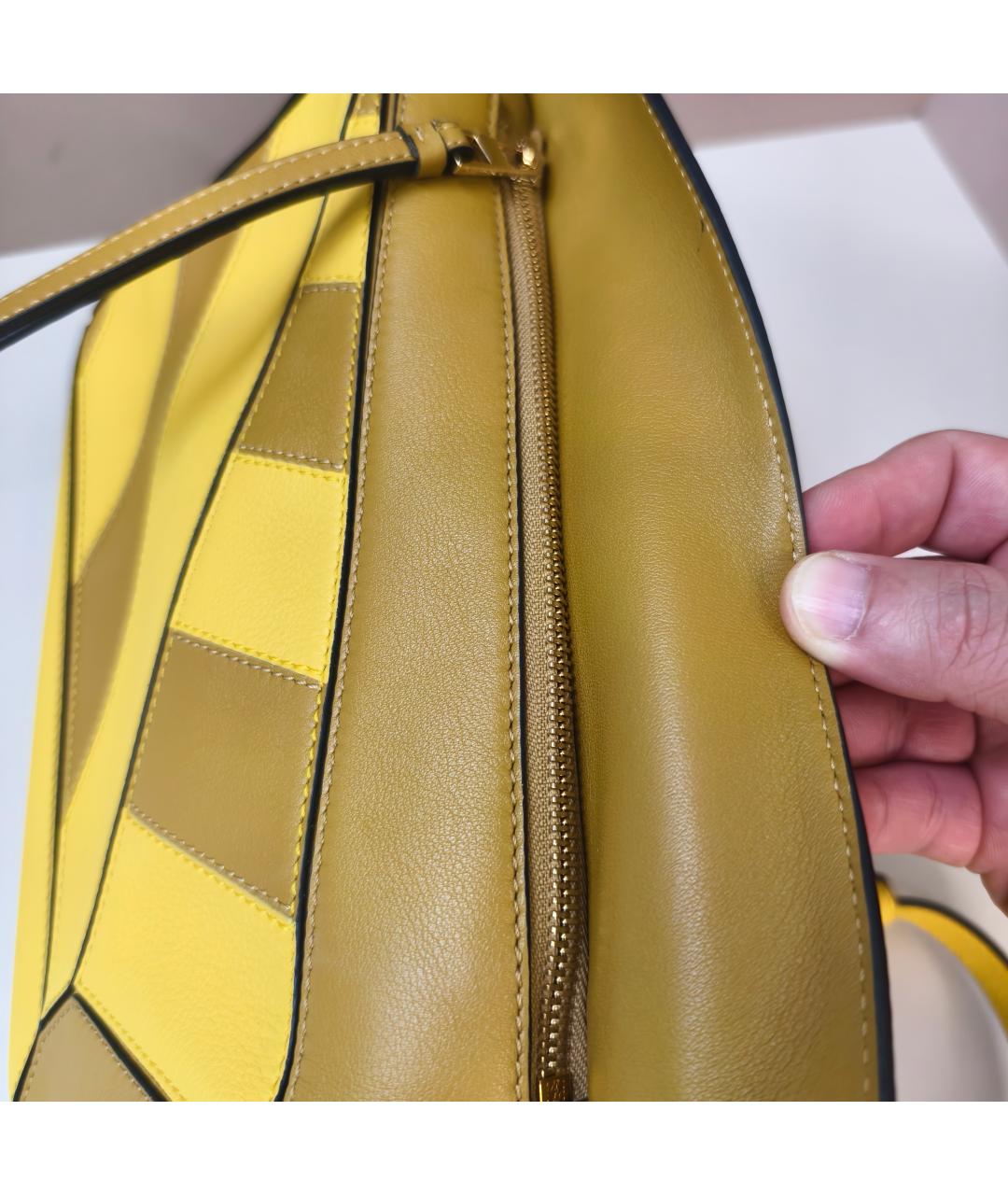 LOEWE Желтая кожаная сумка с короткими ручками, фото 5