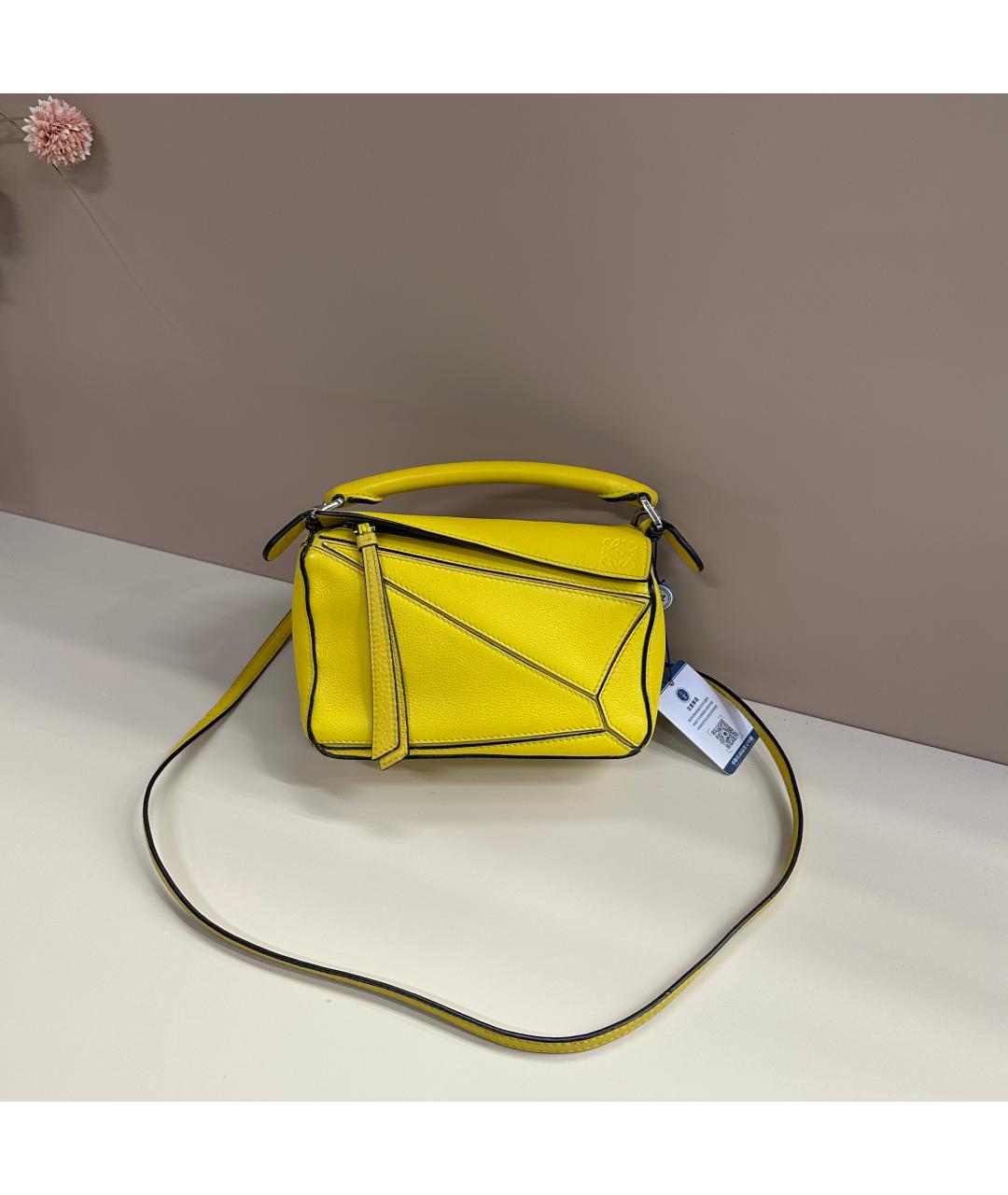 LOEWE Желтая кожаная сумка с короткими ручками, фото 4