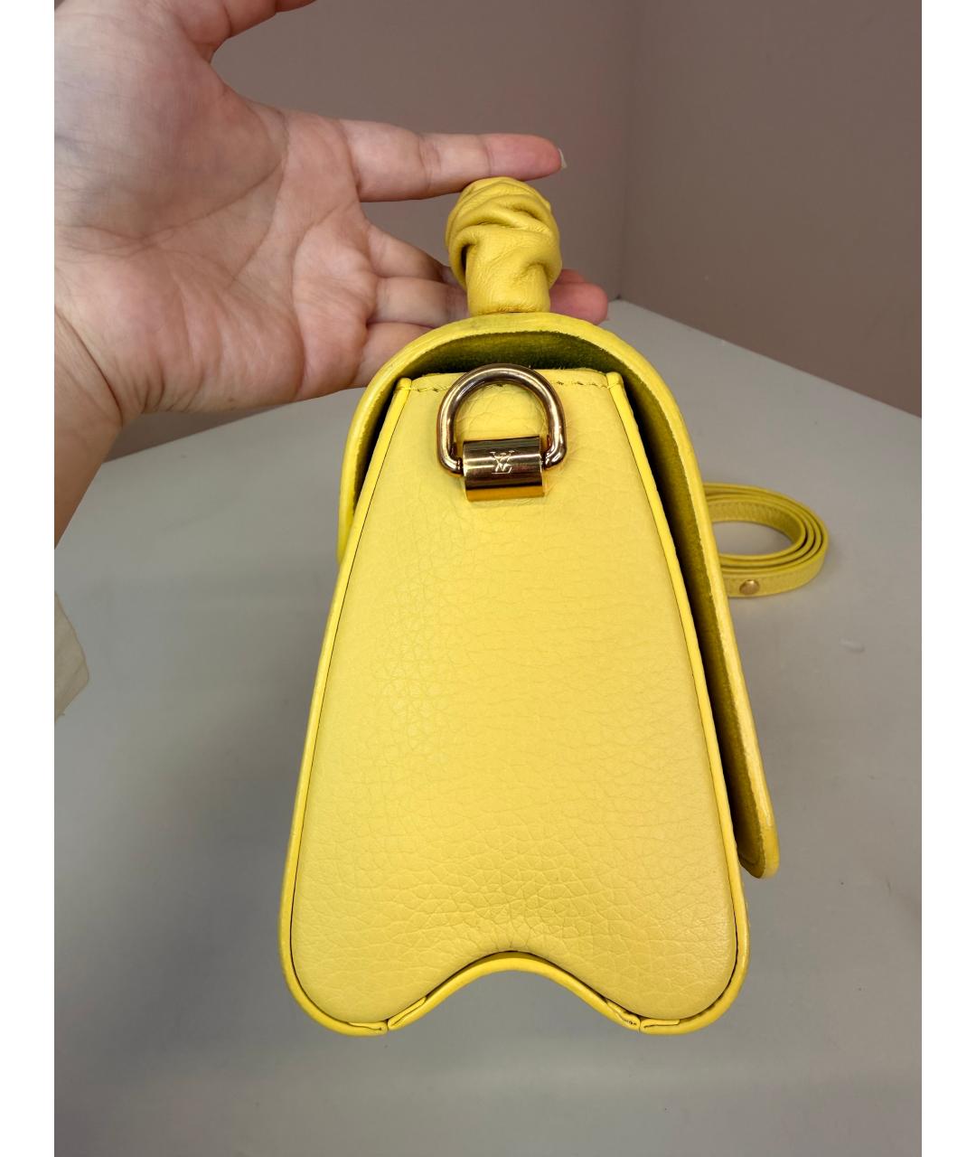 LOUIS VUITTON Желтая кожаная сумка с короткими ручками, фото 6