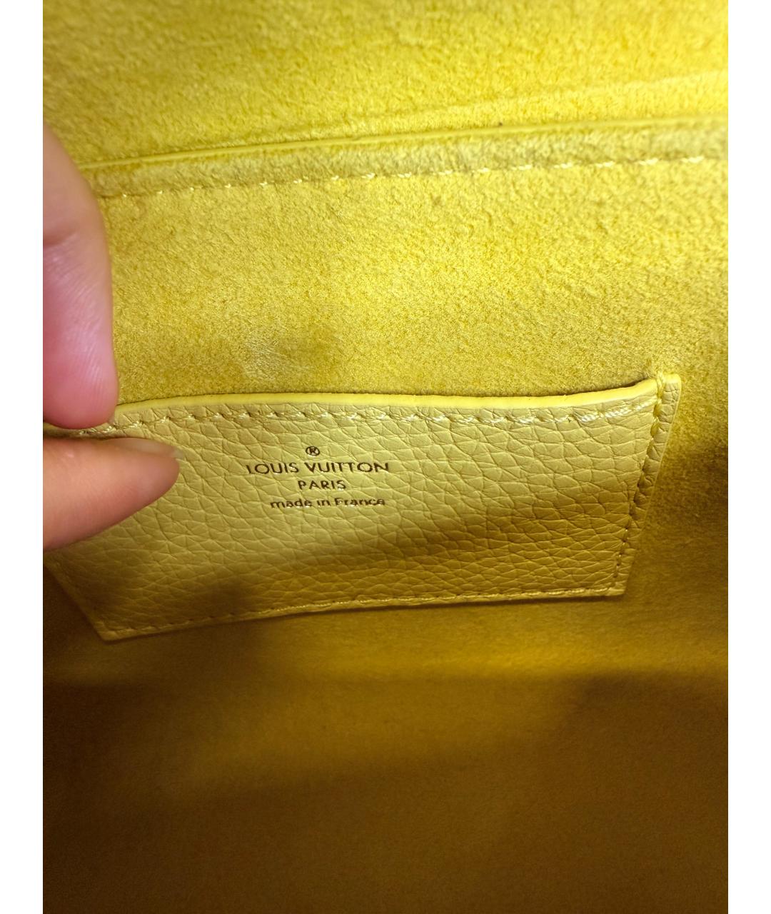 LOUIS VUITTON Желтая кожаная сумка с короткими ручками, фото 3