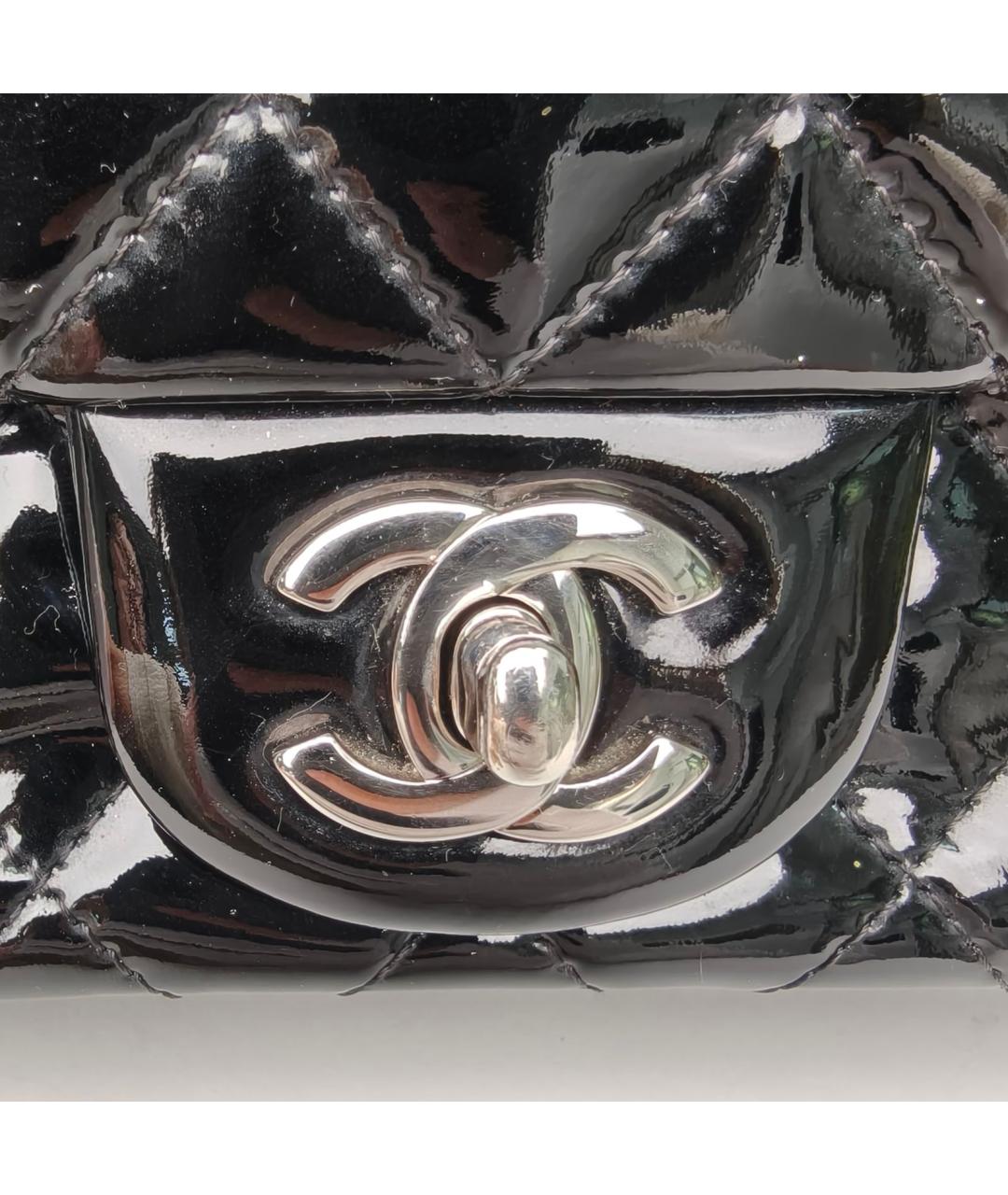 CHANEL Черная сумка через плечо из лакированной кожи, фото 7