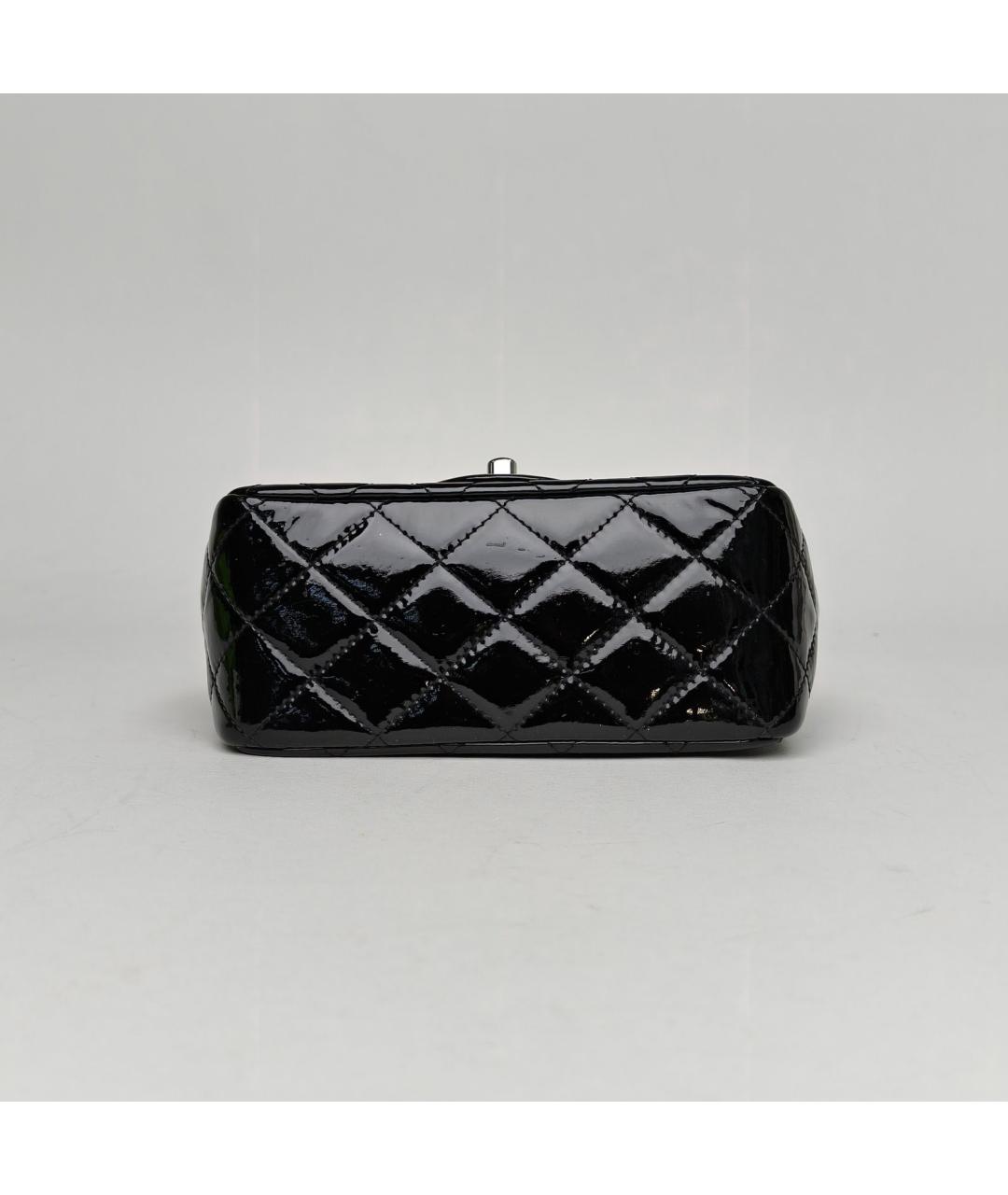CHANEL Черная сумка через плечо из лакированной кожи, фото 6