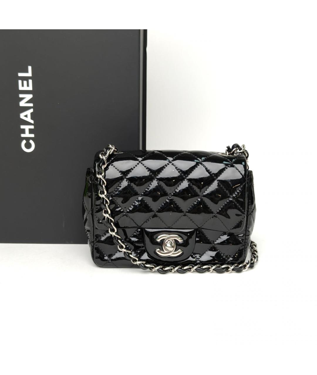 CHANEL Черная сумка через плечо из лакированной кожи, фото 9