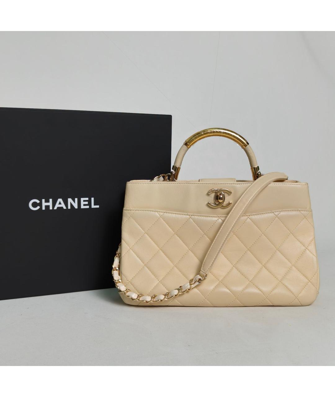 CHANEL Бежевая кожаная сумка с короткими ручками, фото 8