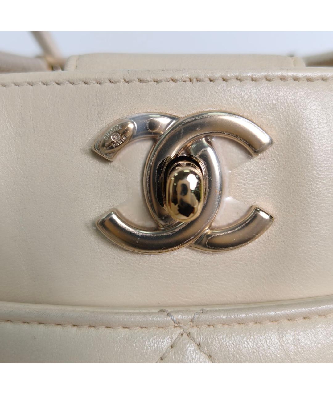 CHANEL Бежевая кожаная сумка с короткими ручками, фото 6