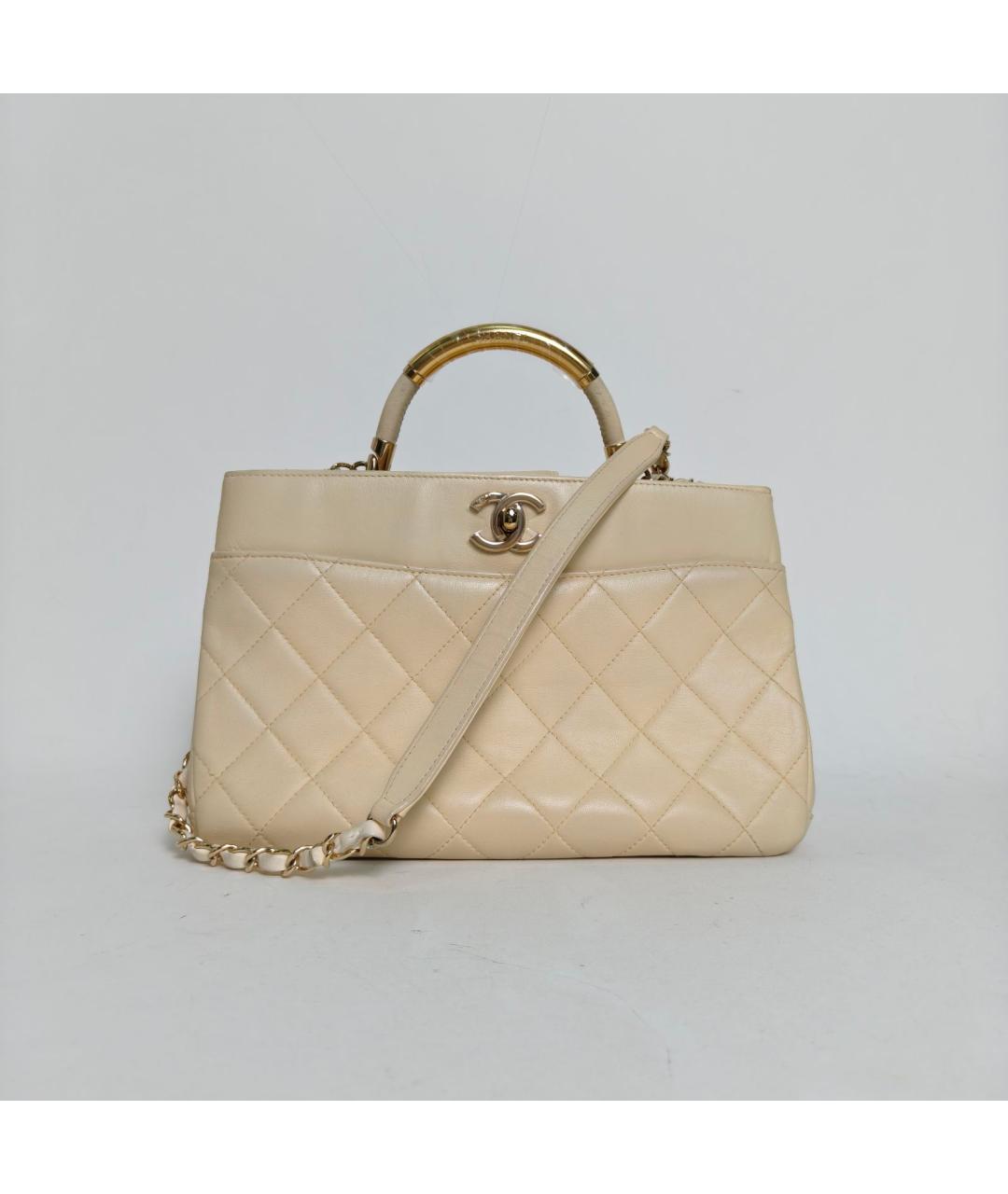 CHANEL Бежевая кожаная сумка с короткими ручками, фото 2
