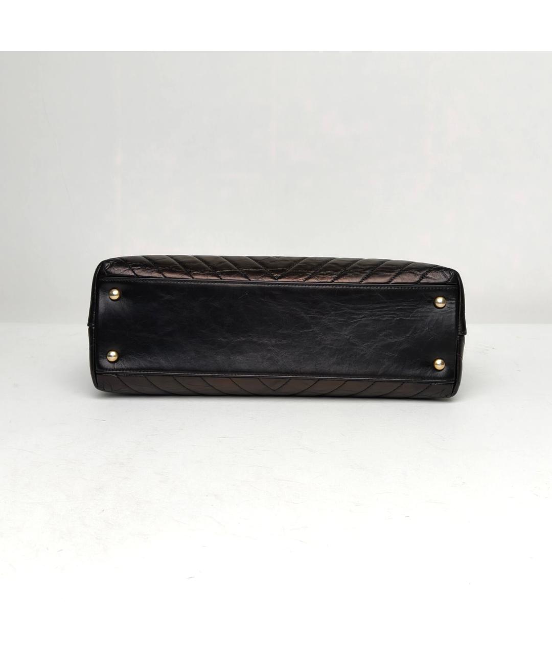 CHANEL Черная кожаная сумка с короткими ручками, фото 6