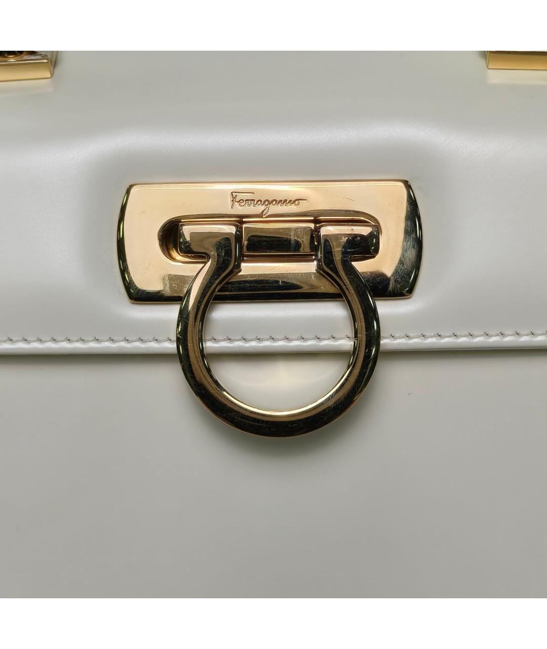 FERRAGAMO Бежевая кожаная сумка через плечо, фото 7