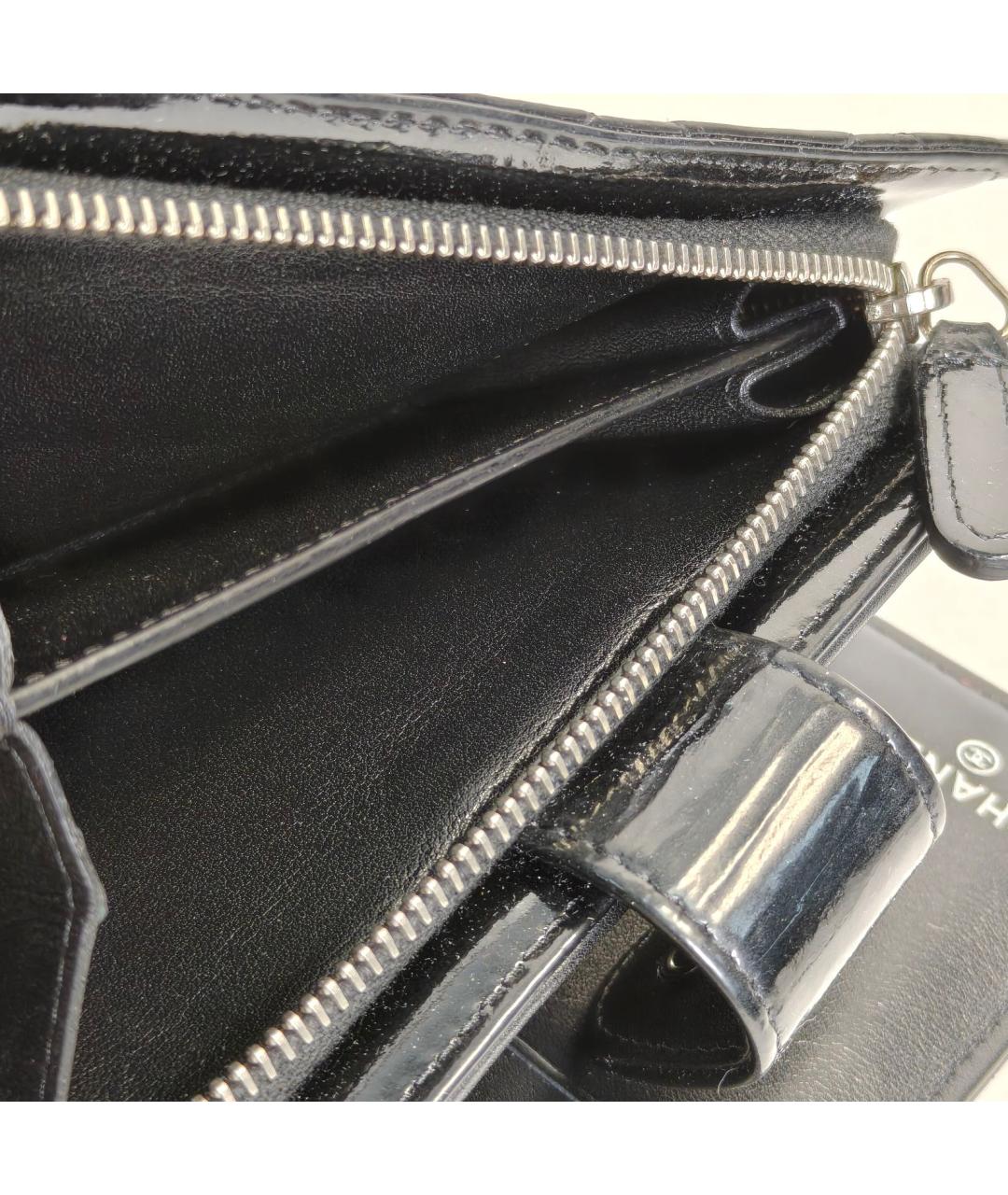 CHANEL Черный кошелек из лакированной кожи, фото 8