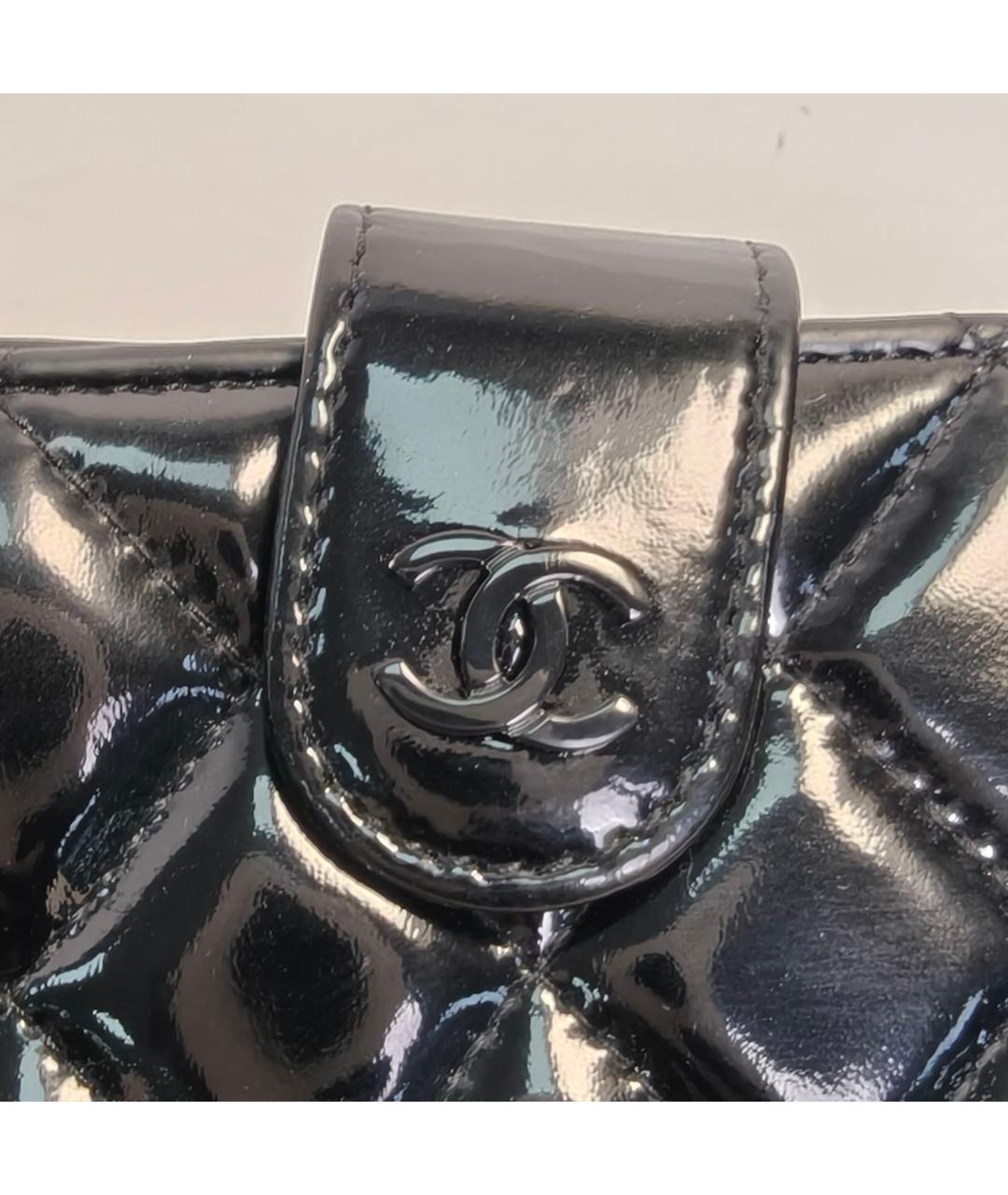 CHANEL Черный кошелек из лакированной кожи, фото 7