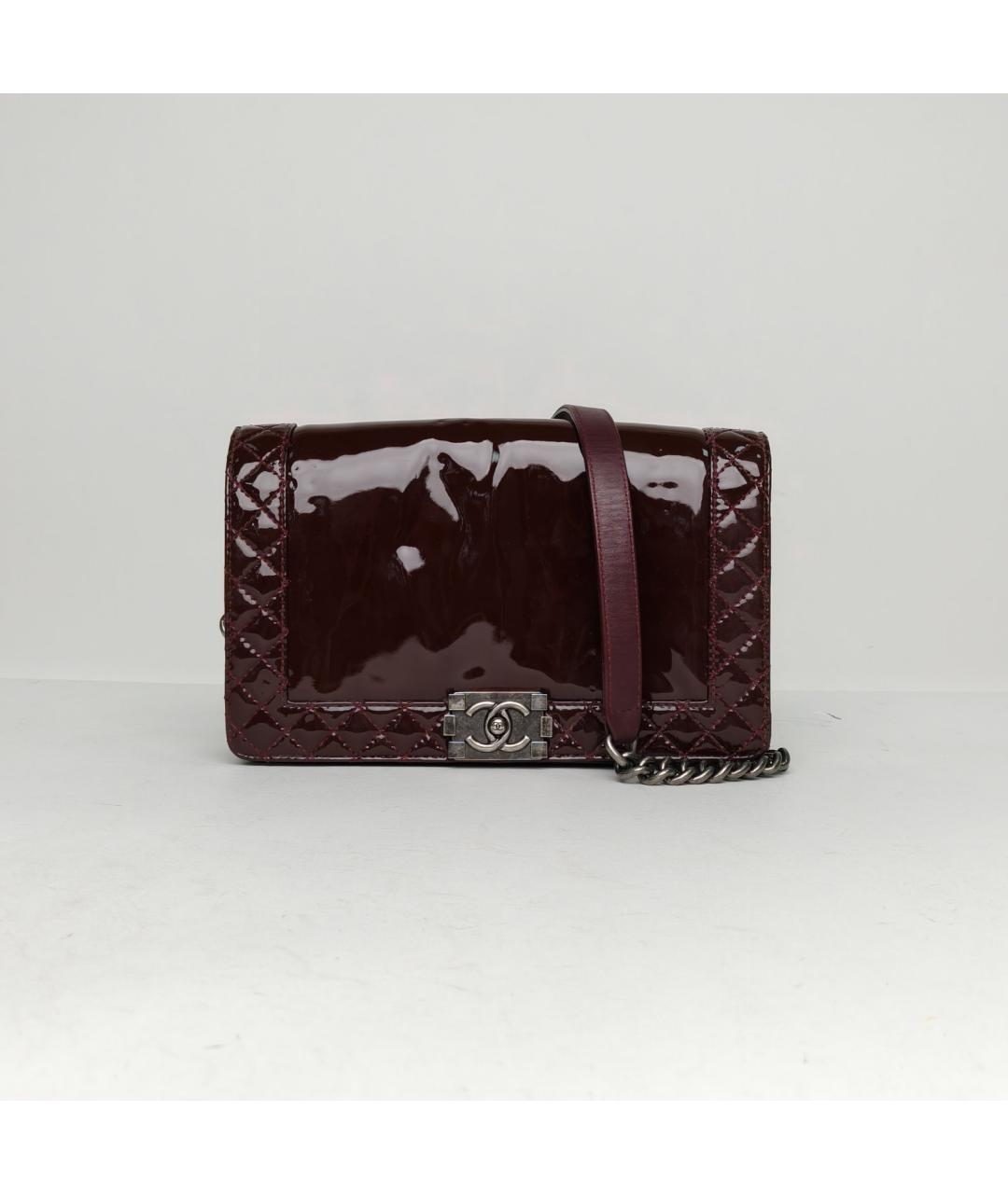 CHANEL Бордовая сумка через плечо из лакированной кожи, фото 2