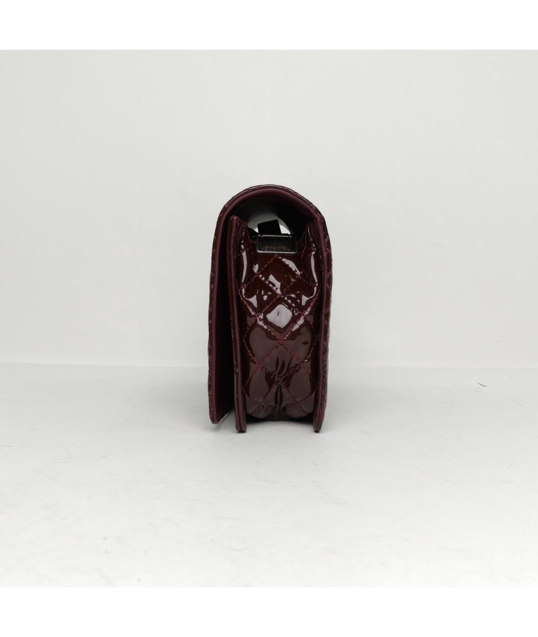 CHANEL Бордовая сумка через плечо из лакированной кожи, фото 3