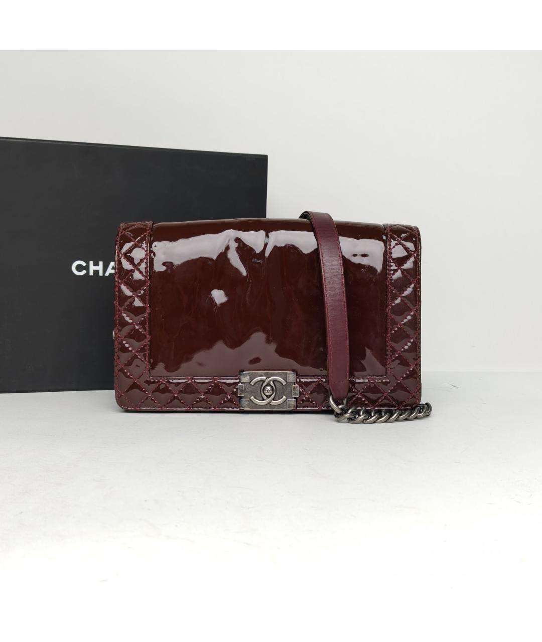 CHANEL Бордовая сумка через плечо из лакированной кожи, фото 9