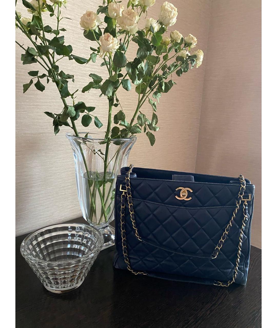 CHANEL Черная кожаная сумка с короткими ручками, фото 5