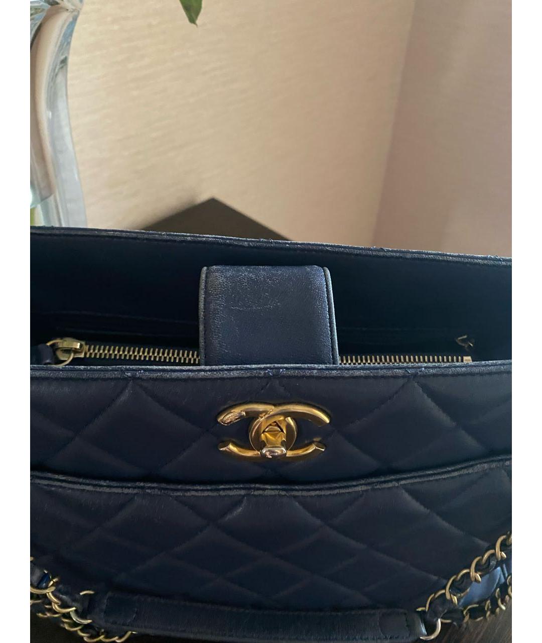 CHANEL Черная кожаная сумка с короткими ручками, фото 3