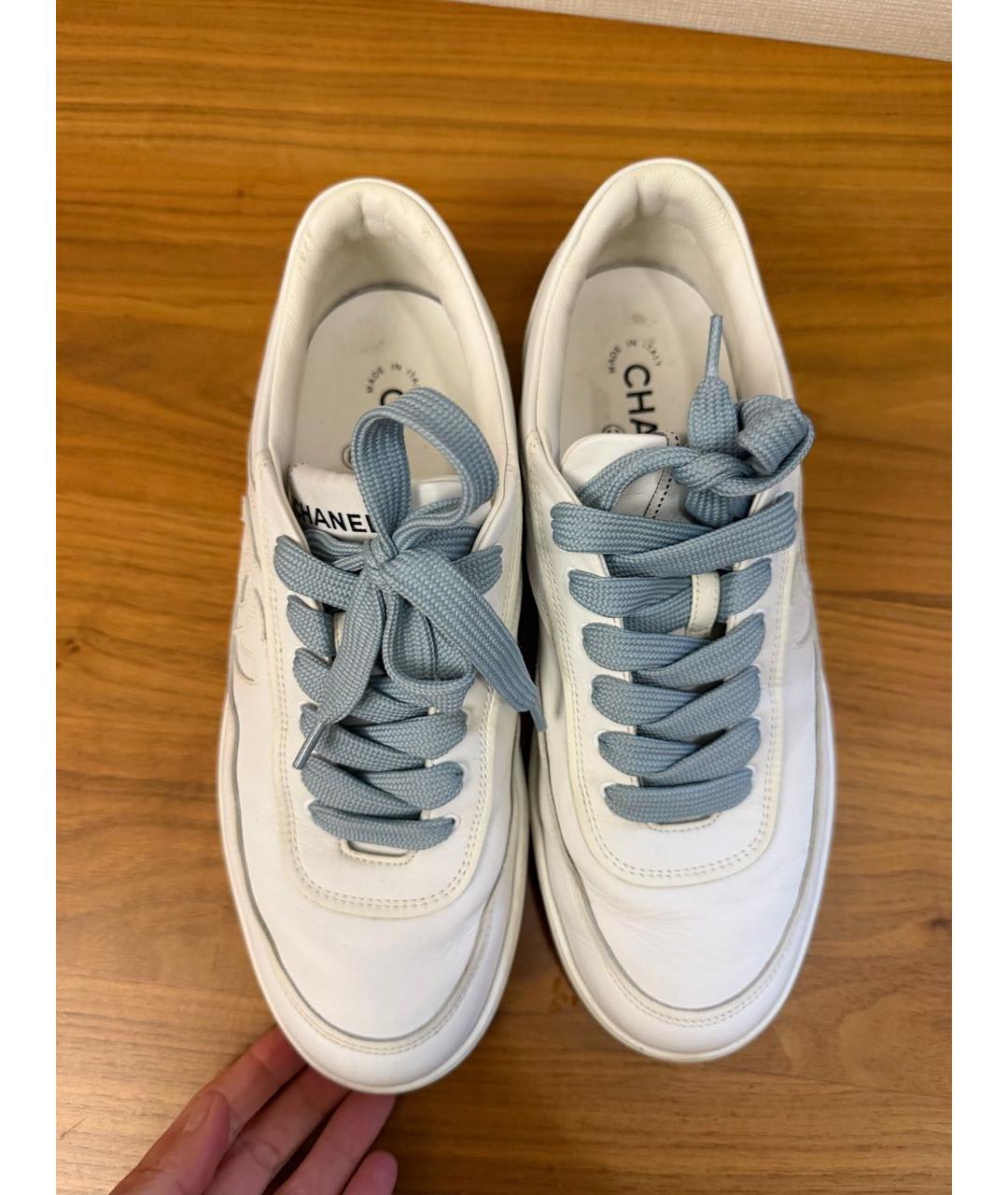 CHANEL Белые кожаные кеды, фото 2