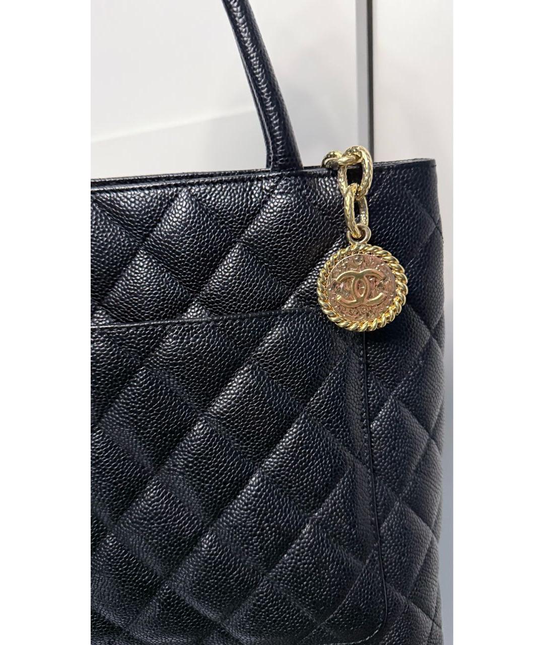 CHANEL Черная кожаная сумка с короткими ручками, фото 6