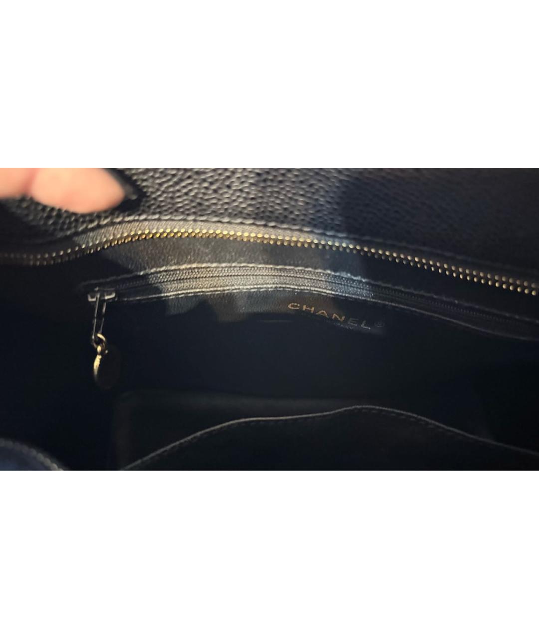 CHANEL Черная кожаная сумка с короткими ручками, фото 4