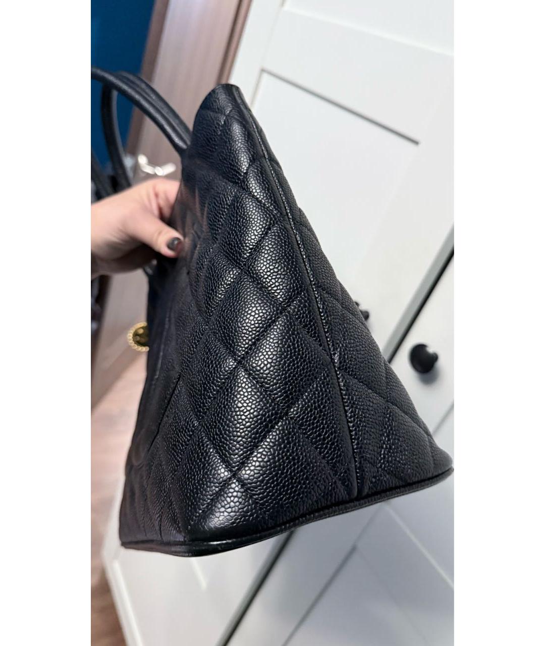 CHANEL Черная кожаная сумка с короткими ручками, фото 2