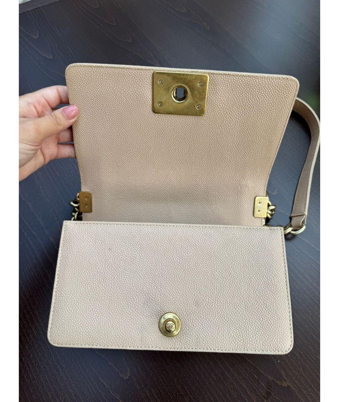 CHANEL Бежевая кожаная сумка через плечо, фото 5