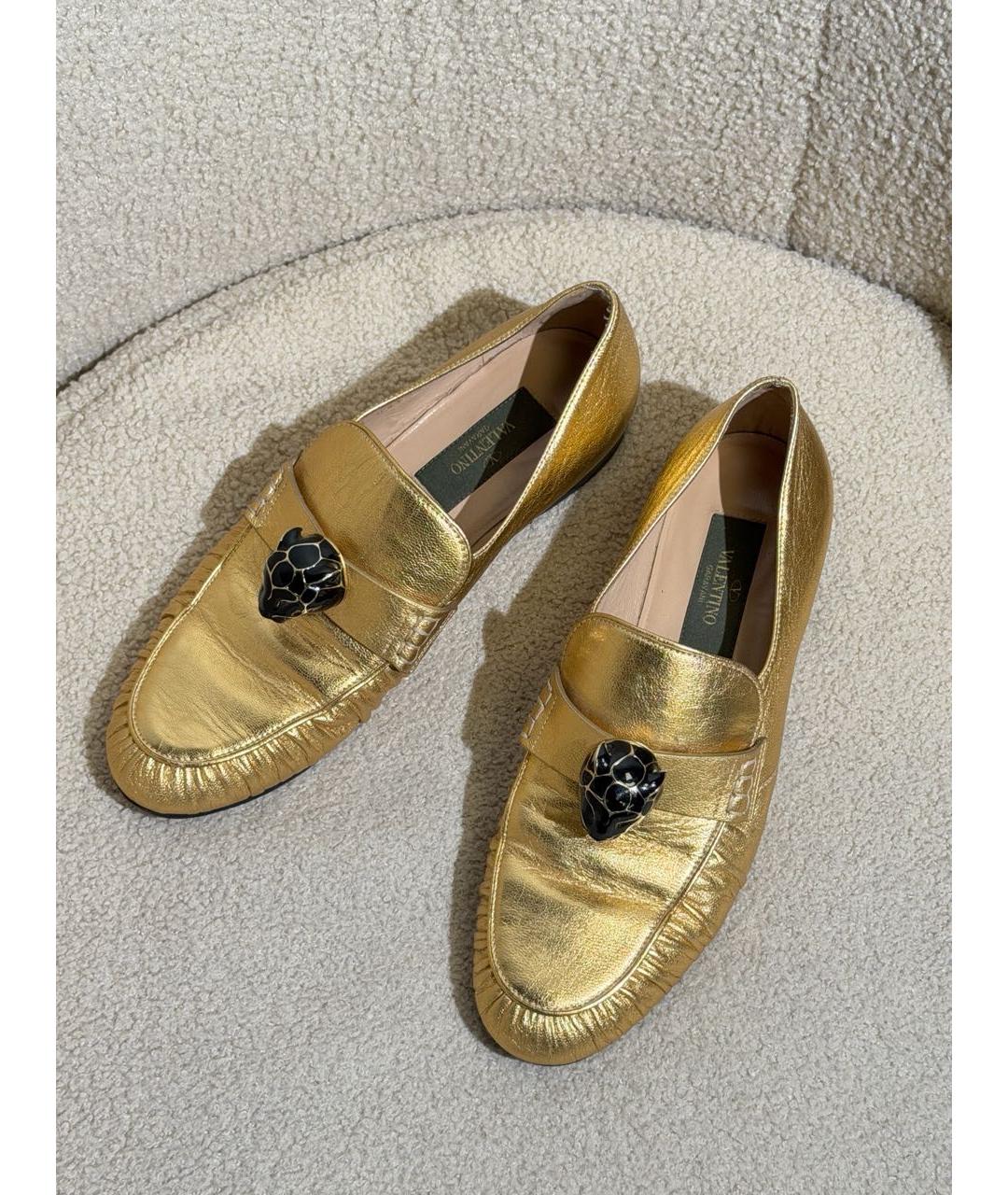 VALENTINO Золотые кожаные лоферы, фото 6