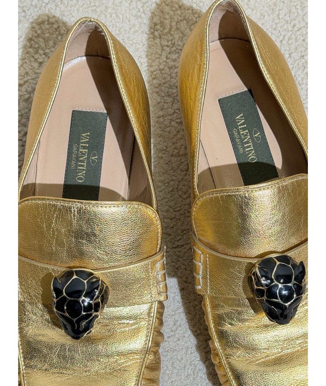 VALENTINO Золотые кожаные лоферы, фото 3