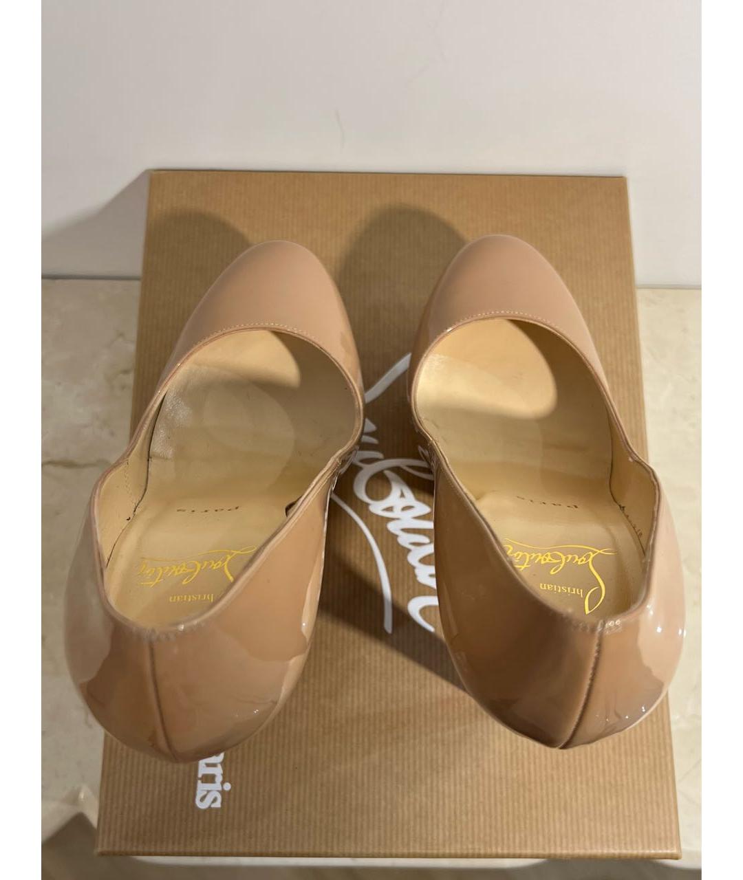 CHRISTIAN LOUBOUTIN Бежевые туфли из лакированной кожи, фото 6