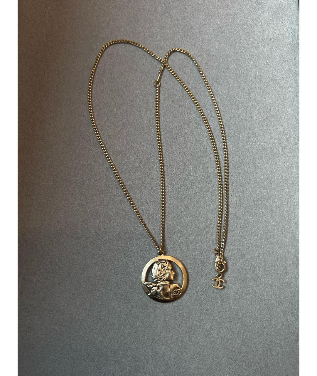 CHANEL Золотая металлическая подвеска, фото 2