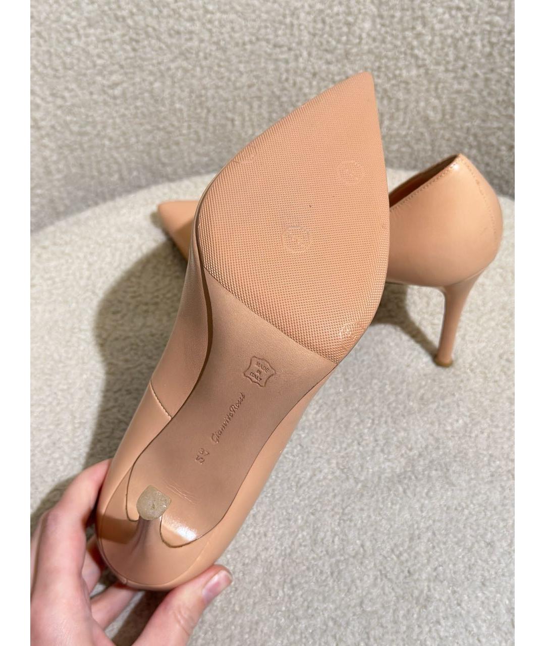 GIANVITO ROSSI Бежевые кожаные туфли, фото 7